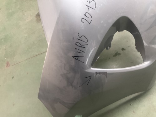 Bumper Voor naakt  , met kleine schade zie foto 