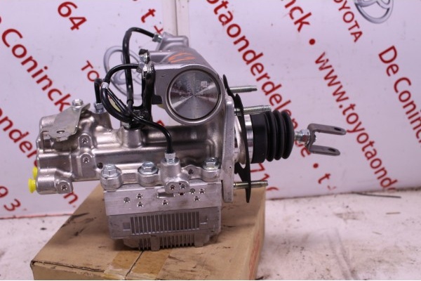 Rembekrachtiger Assy, Met Hoofdcilinder  47270-47030-2012-2018