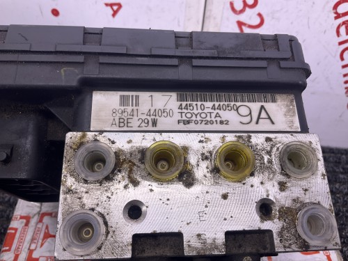 ABS-pomp Avensis Verso (M2) ‘01-‘03 2.0 vvt-i benzine & D4d diesel