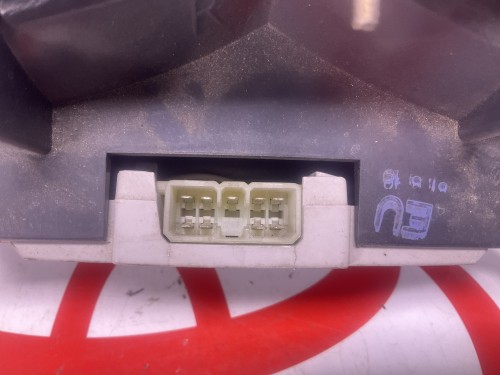 Achterlicht rechts Corolla KE80-'83-'87 Sedan met lampenhouder  
