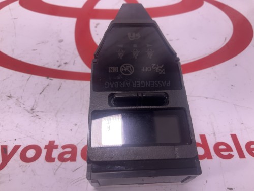 Kader rond radio , met uurwerk 