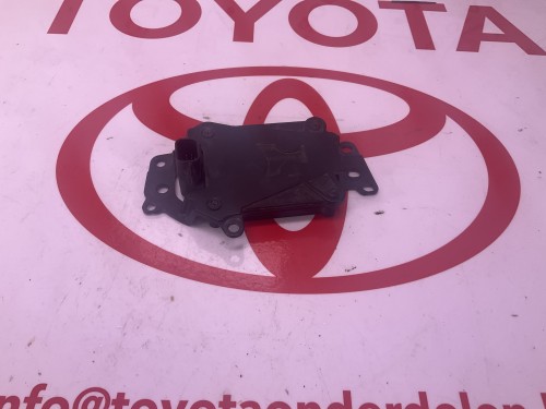 Radar  crash  sensor  achter voorgrill 