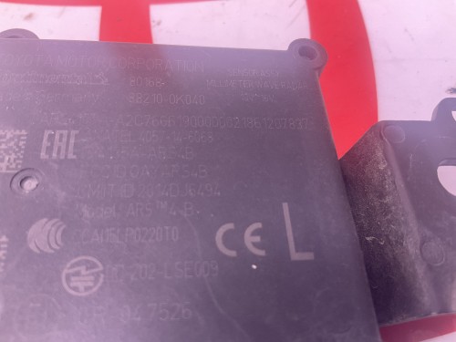 Radar  crash  sensor  achter voorgrill 