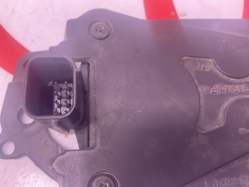 Radar  crash  sensor  achter voorgrill 