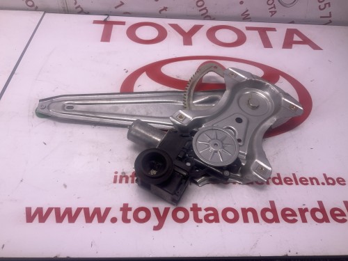 Ruiten mechaniek met motor links achteraan 