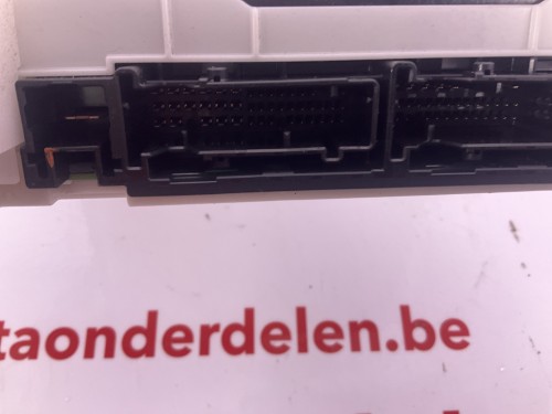 Zekering kast met regeleenheid 82730-K0110