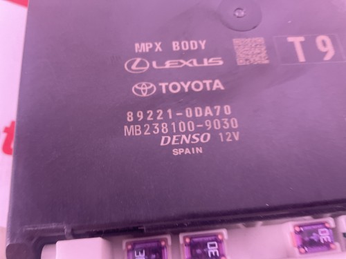 Zekering kast met regeleenheid 82730-K0110