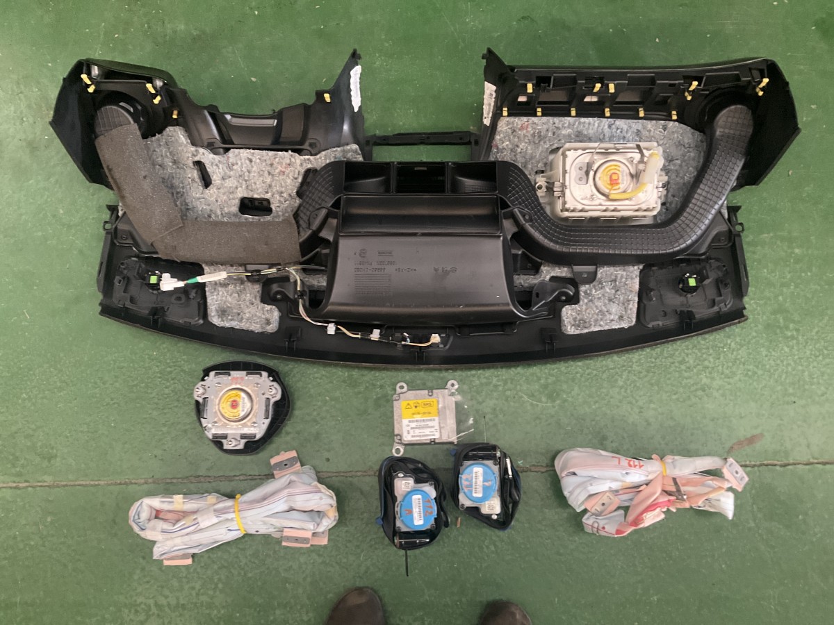 Kit airbag B4 / dashboard, zijairbag , stuurairbag , gordels voor (2)
