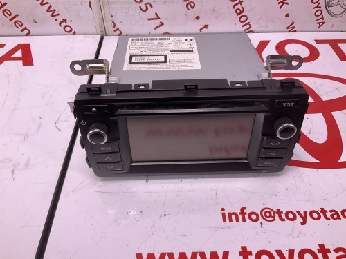 Radio cd ; met navigatie module 86840-YY131 