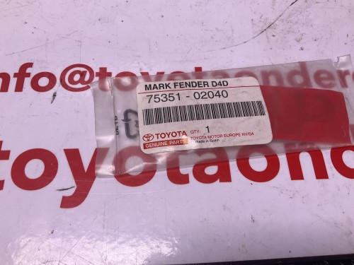 Embleem op vleugel  toyota D4D /rood D