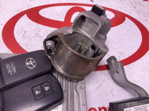 Ecu met transponder en stuurslot , geen deurslot 10/2012-09-2013