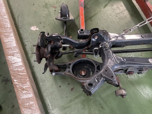 Achteras compleet , met fusee en ophanging  , zonder schokdempers 