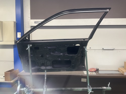 Deur rechts voor 4 deurs hatchback  nieuw origineel 