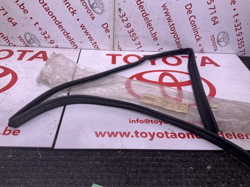 Raamgeleiderrubber links achter Corolla (E11) ‘97-‘01 Liftback Origineel nieuw