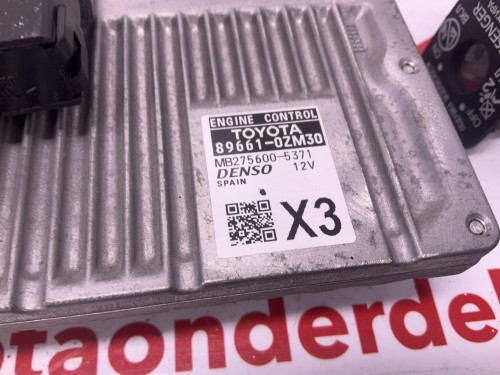 Ecu met transponders en 2 sleutels afstand bediening - airbag slot 