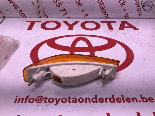 Pinker links in bumper voor iki sedan/lb/wg 05/1987-08/1988