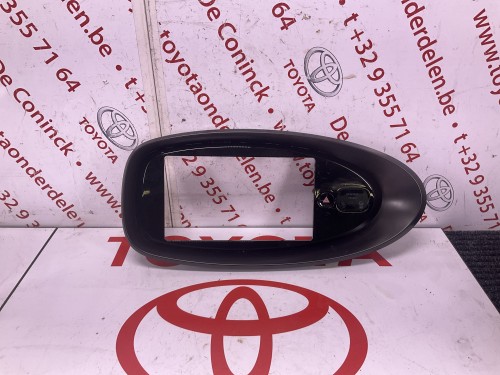 Kader rond radio met 4 pink schakelaar & gordel 