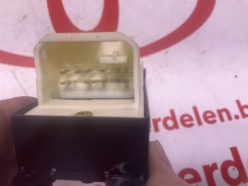 Schakelaar elektrische ruiten  enkel vooraan 