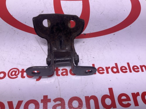 Scharnier  boven  , vele toyota's   zie lijst onder 