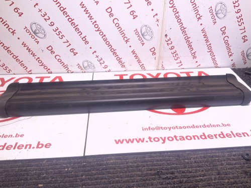 Achteropstap zwart Rav4 (A2) ‘00-‘05 Origineel nieuw
