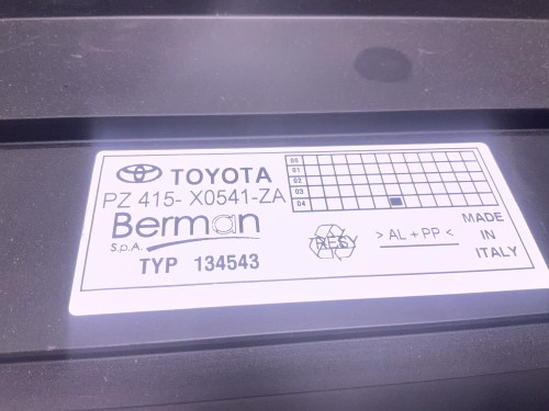 Achteropstap zwart Rav4 (A2) ‘00-‘05 Origineel nieuw