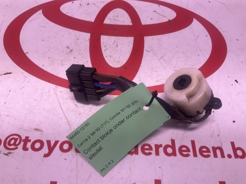 Contact  blokje onder  contact sleutel 