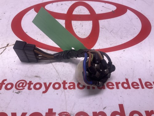 Contact  blokje onder  contact sleutel 