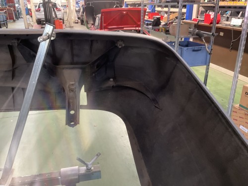Bumper achteraan liftback  dx  5 deur met steunen COROLLA EE80 