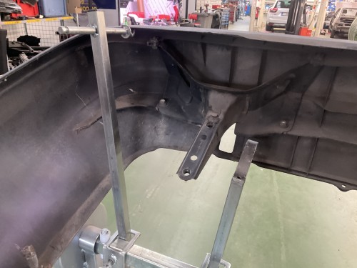 Bumper achteraan liftback  dx  5 deur met steunen COROLLA EE80 