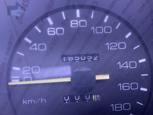 Km teler  165352 KM /