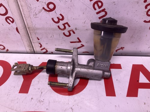 Koppelings pomp bovenaan pedaal 05-1985/04-1987