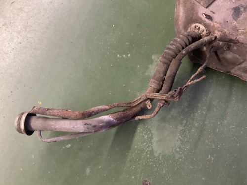 Brandstof tank met vulpijp 