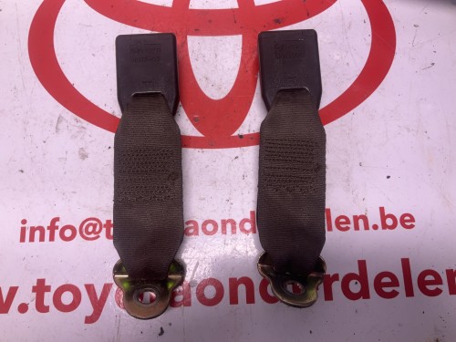 Gordelslot achteraan  links of rechts achter 