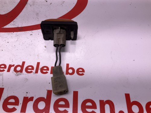 Pinker in vleugel voor links en rechts 