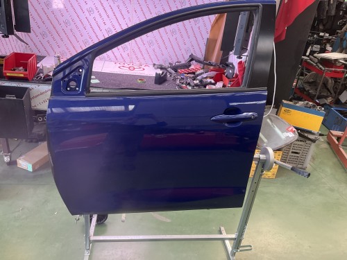 Deur links voor  kleur 8W7