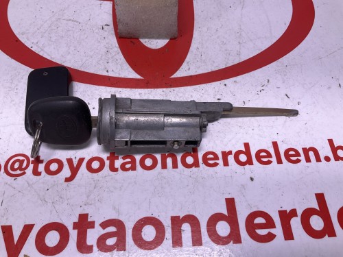 Start schakelaar  stuur met sloten deurenj en koffer 