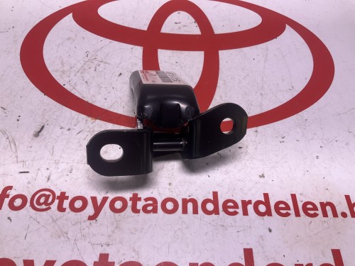 Scharnier rechts boven nieuw origineel , voor deur vele toyota's zie bijlage 