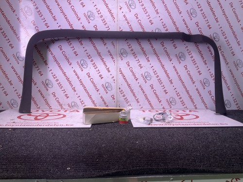 Spoiler achterbumper  origineel toyota  nieuw sedan 