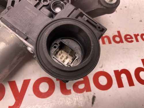 Elektrische   ruiten  mechaniek met motor  rechts achteraan 