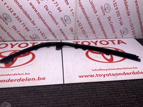 Onder spoiler rechts voor  2004 origineel nieuw