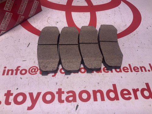 Remblokken achteraan  origineel nieuw  ook Landcrusier 70
